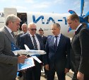 Юрий Трутнев ознакомился с опытным образцом Ил-114-300
