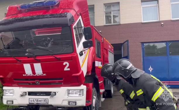 Сотрудники МЧС на Сахалине необычно отметили День пожарного автомобиля