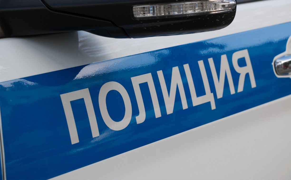 Мужчина угнал служебный грузовик и попал в ДТП в Южно-Сахалинске 