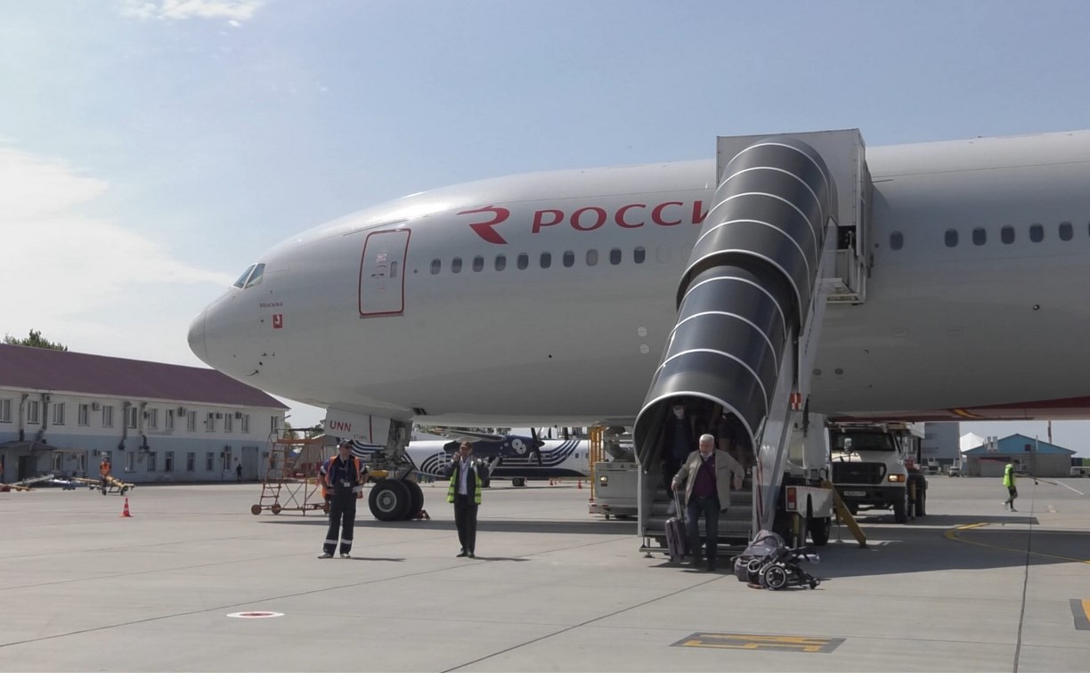 Сахалинцев, которым не хватило авиабилетов в Москву, поставят в лист ожидания
