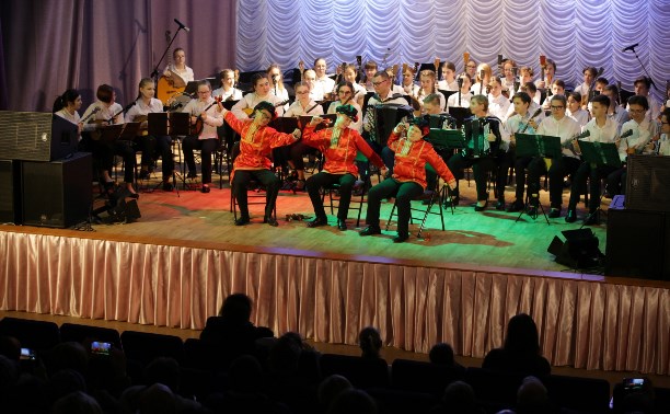 Жители Троицкого побывали на концерте оркестра русских народных инструментов