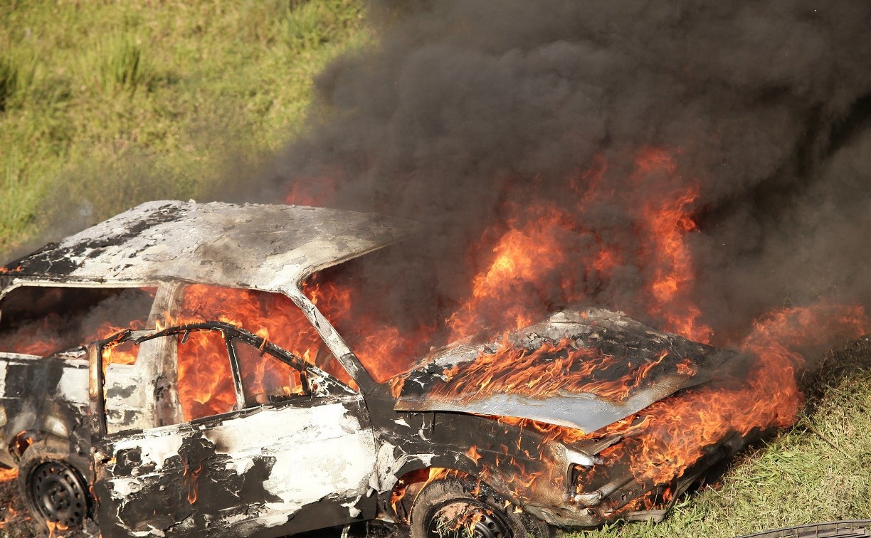 В селе Взморье полностью сгорел автомобиль 