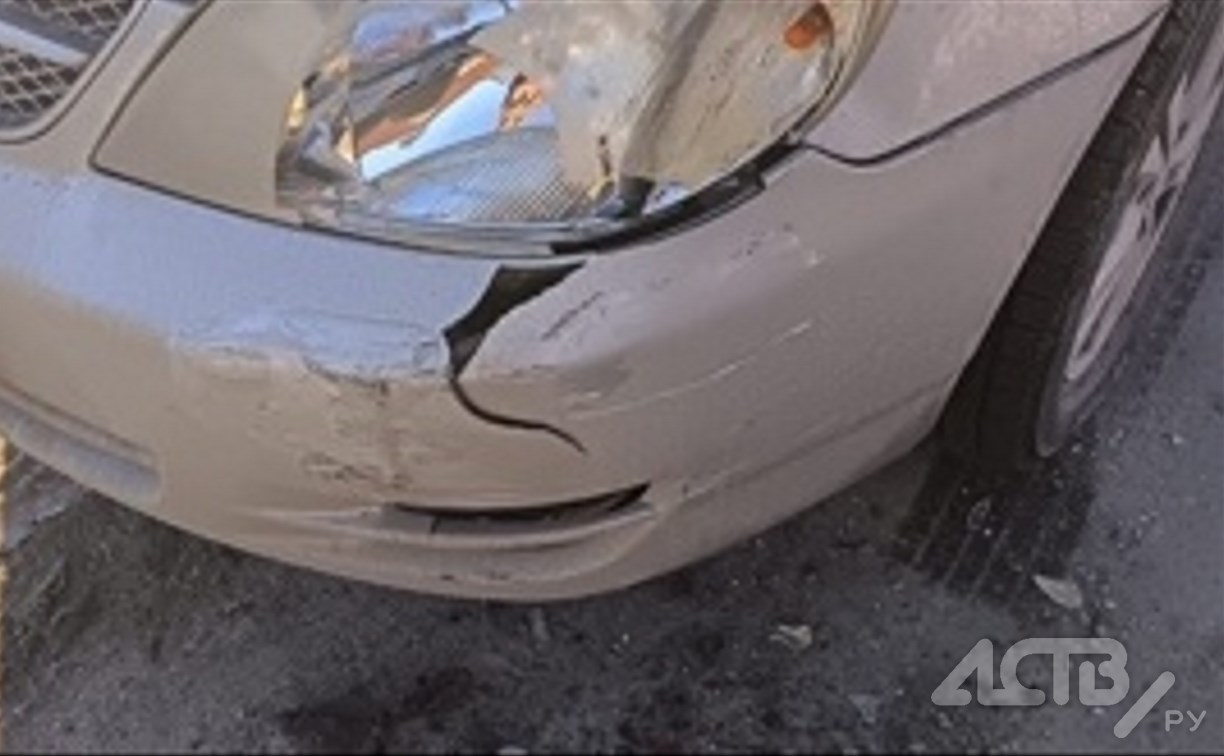 Розыск очевидцев: два автомобиля Toyota Corolla Fielder столкнулись в Южно-Сахалинске