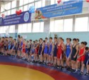 Первенство ДФО по греко-римской борьбе собрало на Сахалине около 100 спортсменов