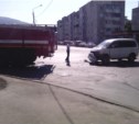 Водитель микроавтобуса протаранил пожарную машину на перекрестке (ФОТО)