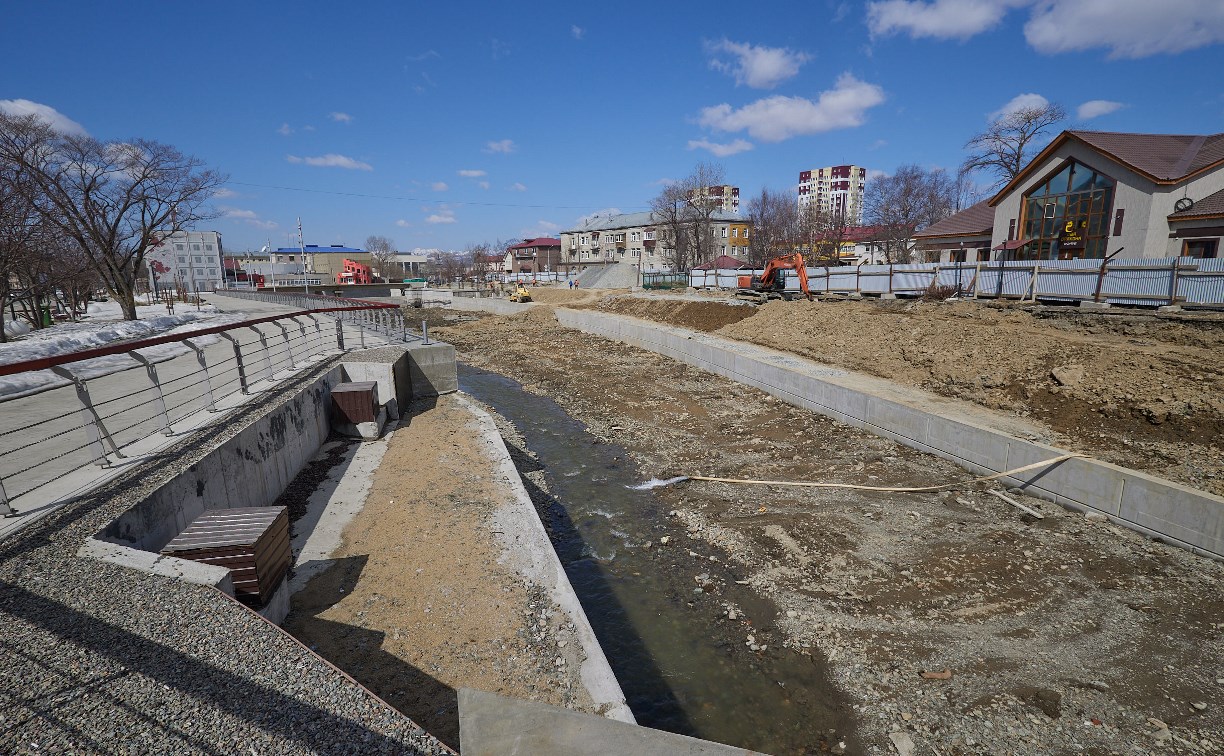  В Южно-Сахалинске возобновили работы на набережной Рогатки: что будет сделано