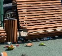 Детскую площадку в Невельске завалили мусором