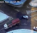 Автомобиль закружило при ДТП на кольце в Южно-Сахалинске