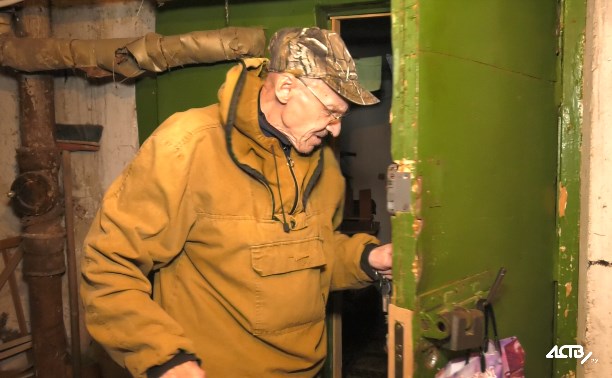 Старость в радость: пожилой южносахалинец несколько лет живёт в подвале Старость в радость: пожилой южносахалинец несколько лет живёт в подвале