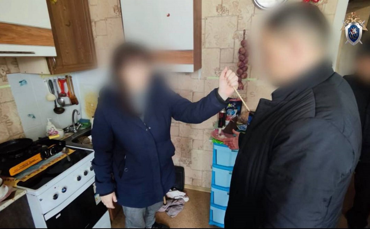 Схватила нож и воткнула в грудь: покушение на убийство расследуют в Невельске Схватила нож и воткнула в грудь: покушение на убийство расследуют в Невельске