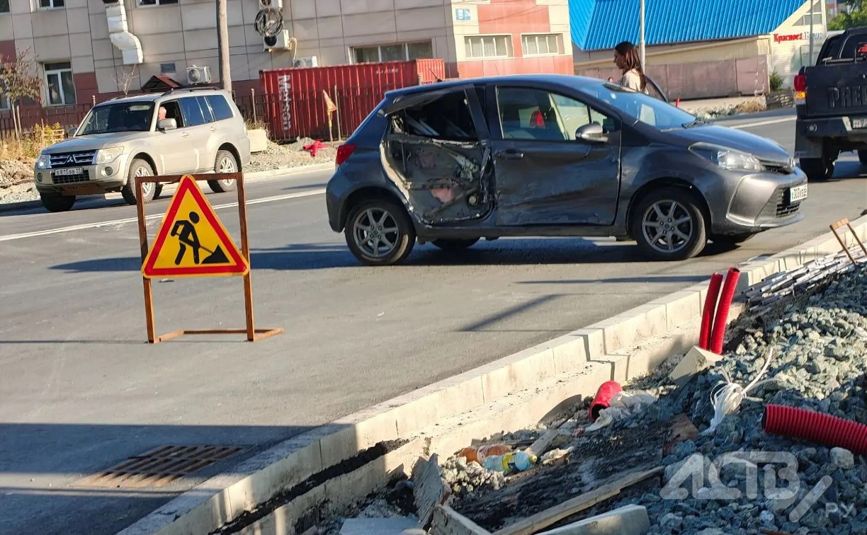 Последствия серьёзного ДТП на Мира-Крайней в Южно-Сахалинске показали на фото