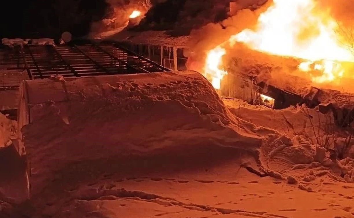 Пять семей потеряли имущество в результате крупного пожара на севере Сахалина: нужна помощь