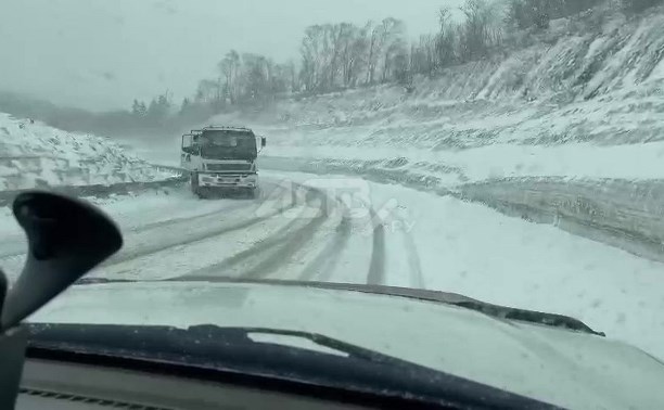 Сахалинские автомобилисты ехали в Невельск, а попали в зиму