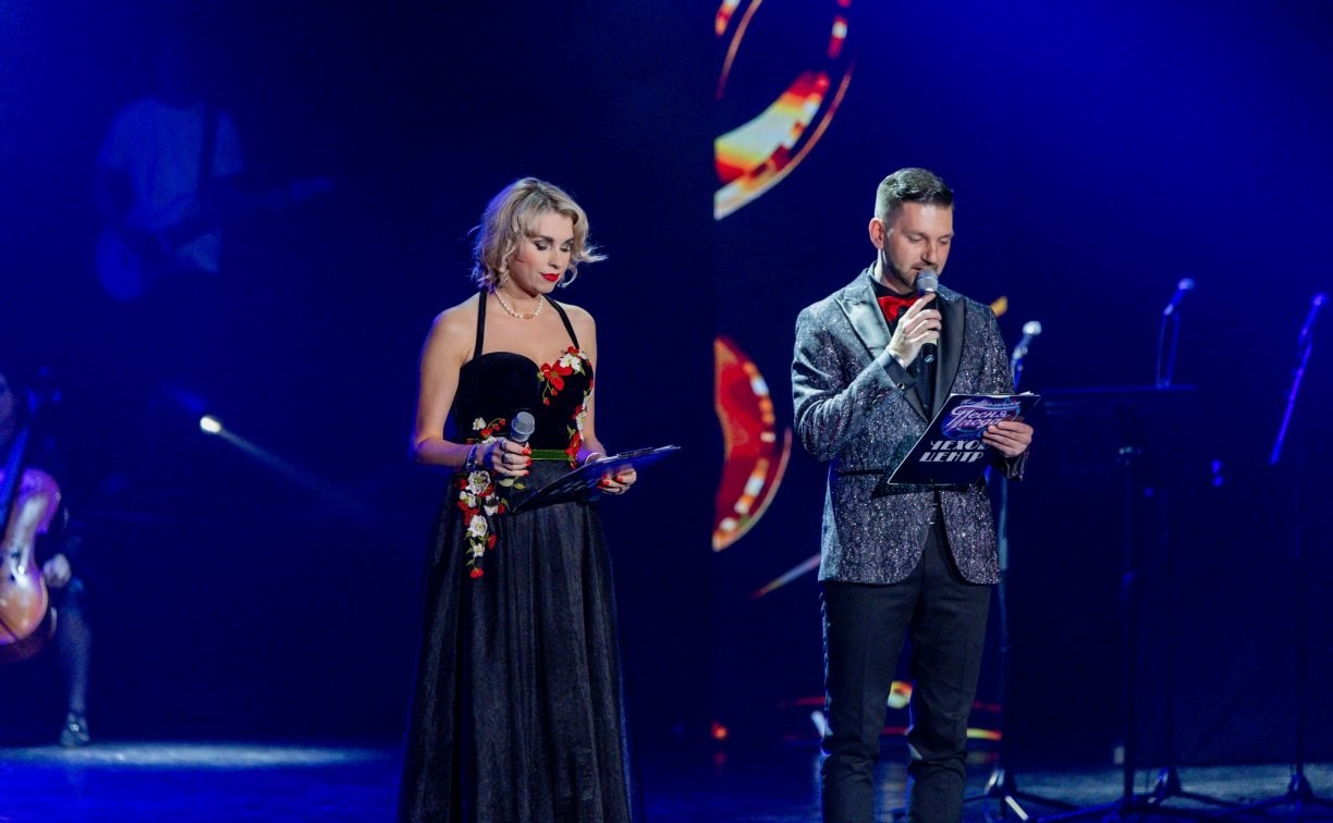 Шоу "Песня года по-сахалински" открыло лето 2024 года с 25 хитами островной музыки