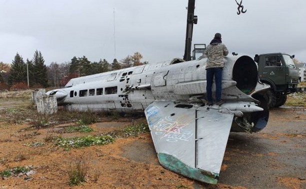 "Последний полёт": истребитель у бывшего Дома офицеров в Южно-Сахалинске разобрали и вывезли
