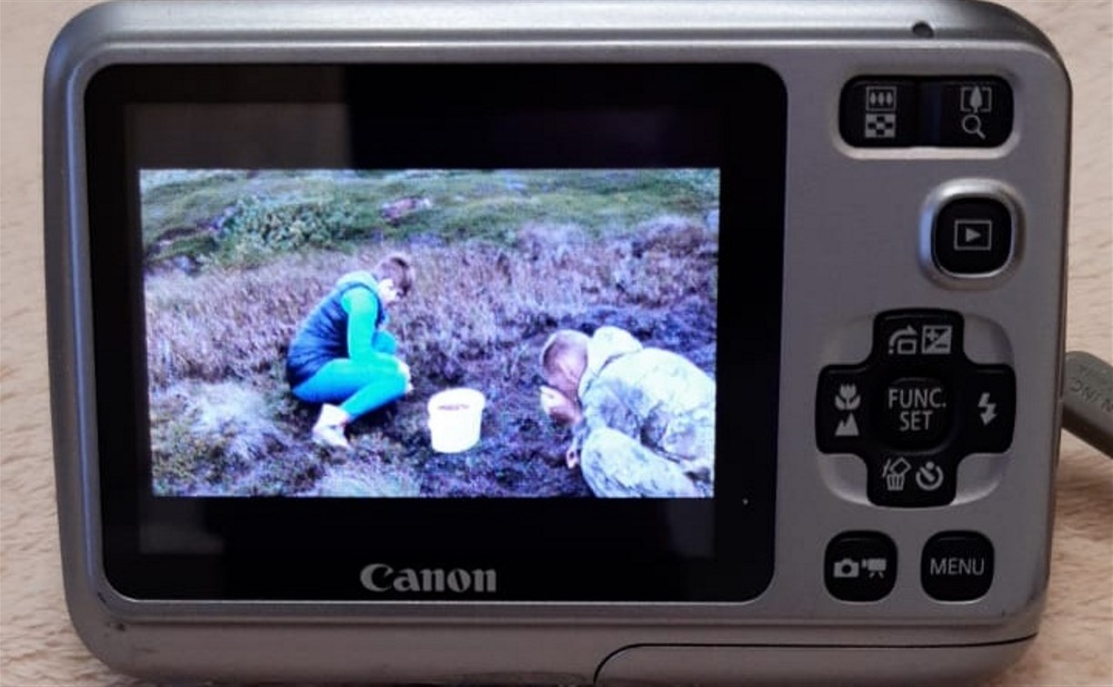 Жительница Южно-Сахалинска нашла фотоаппарат и разыскивает владельца по снимкам