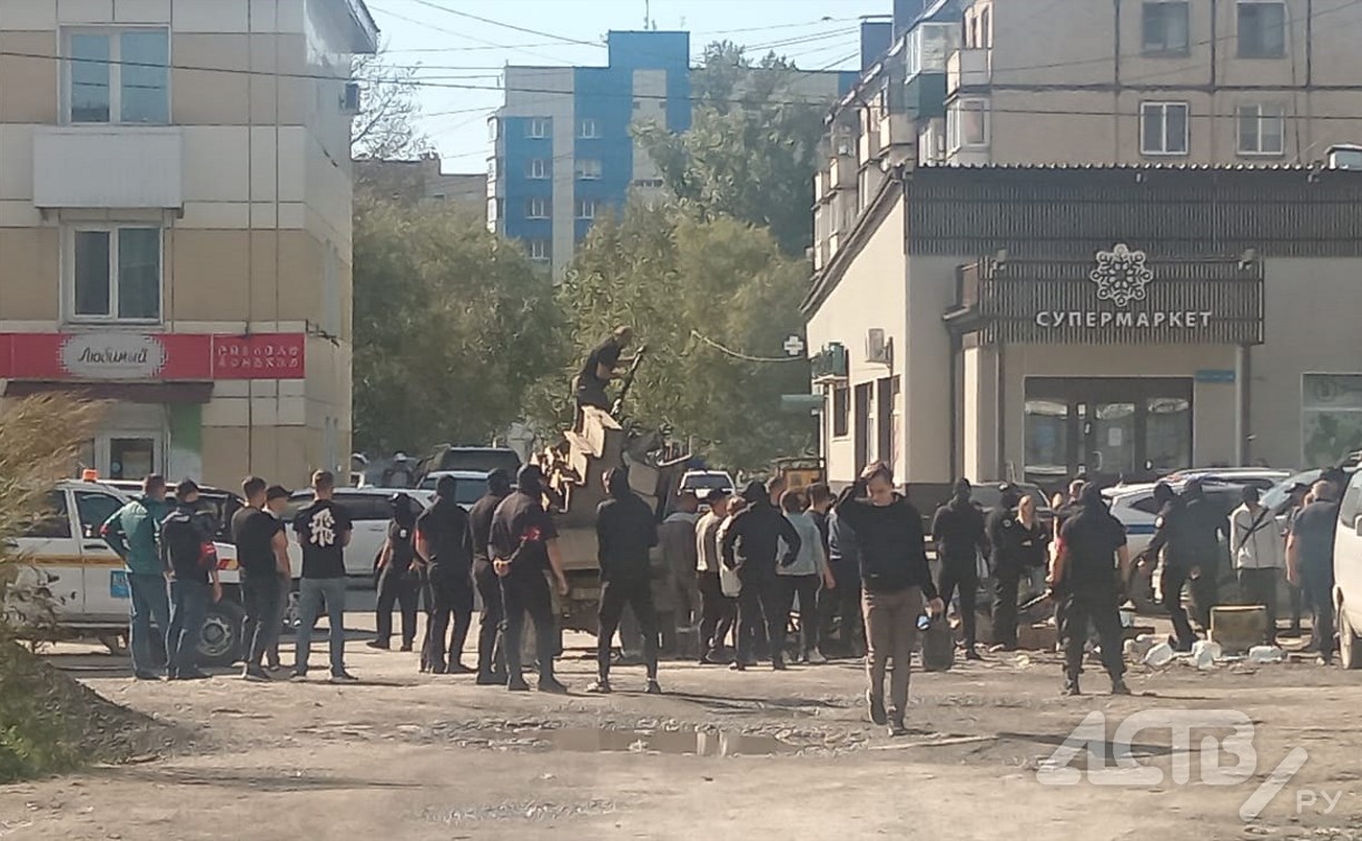 Люди в масках разломали палатку торговцев арбузами в Южно-Сахалинске