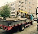Жители 11 мкр в Южно-Сахалинске и большегрузная техника не могут поделить двор