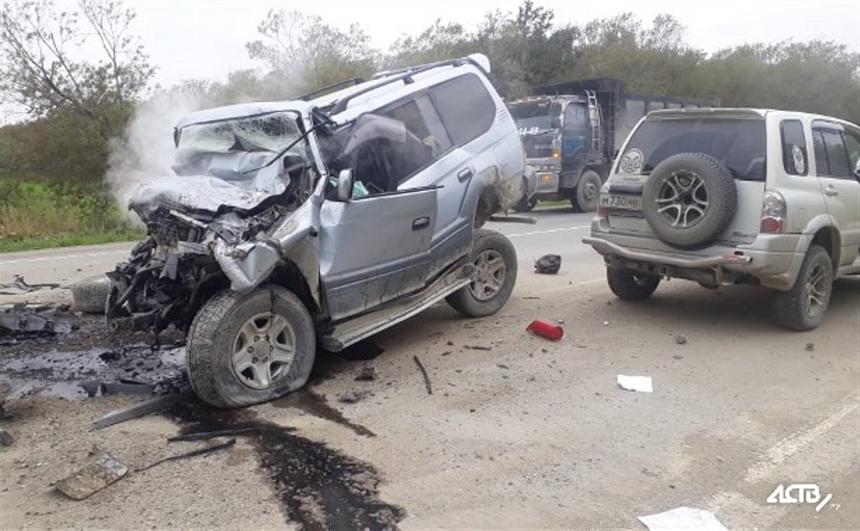 Попавший в смертельное ДТП на юге Сахалина Toyota Land Cruiser Prado был угнан