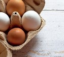 Сахалинцы нашли куриные яйца за 396 рублей