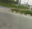 Рухнувший со столба провод перегородил дорогу в Южно-Сахалинске 