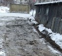 Жители Чехова сравнили щебень для отсыпки дорог с грязью