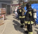 Пожар возник в подвале на складах в центре Южно-Сахалинска (ФОТО)