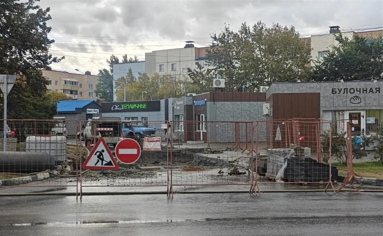 В 11-м микрорайоне Южно-Сахалинска до 7 октября перекрыли внутриквартальный проезд