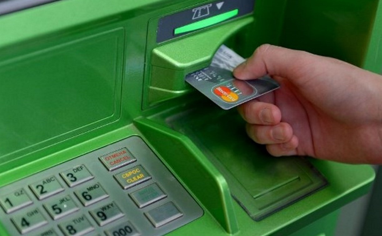 Наличные под контроль: россиянам хотят ограничить взносы через банкоматы