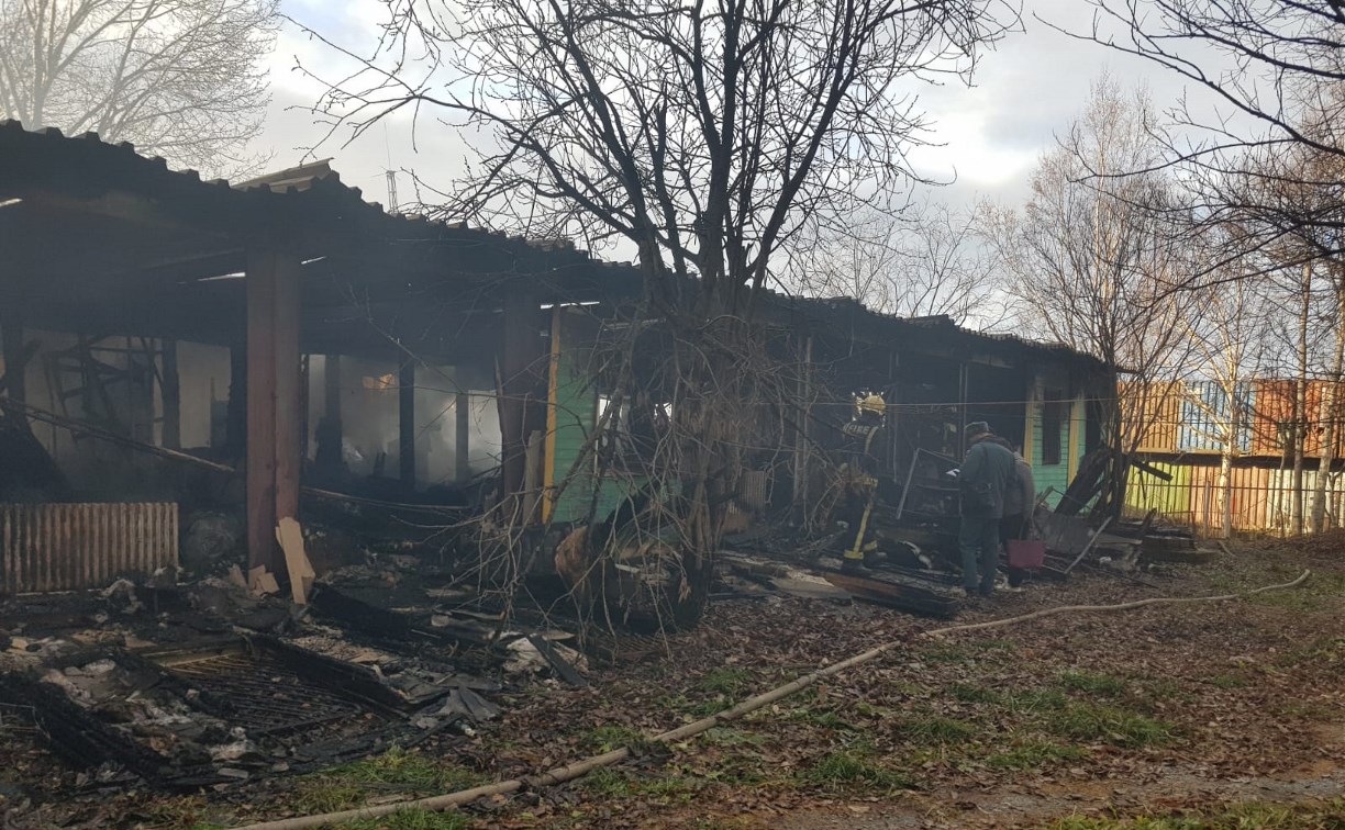 Тёплые вещи и одежда нужны людям из сгоревшего в Южно-Сахалинске дома
