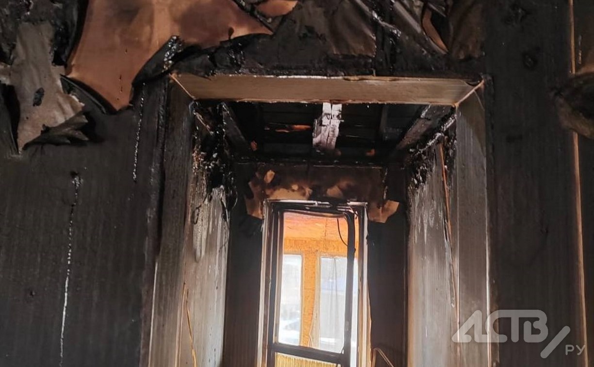 Многодетной семье, чей дом сгорел в южно-сахалинском СНТ, нужна помощь