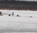 Доставали руками и бревном: появилось видео с места гибели рыбака на Сахалине