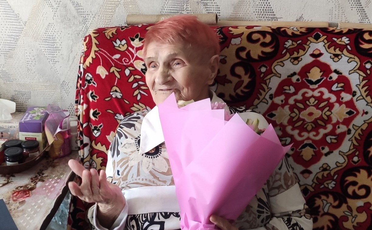 Ветеран войны Мария Сухарева отметила 102-летие в Южно-Сахалинске