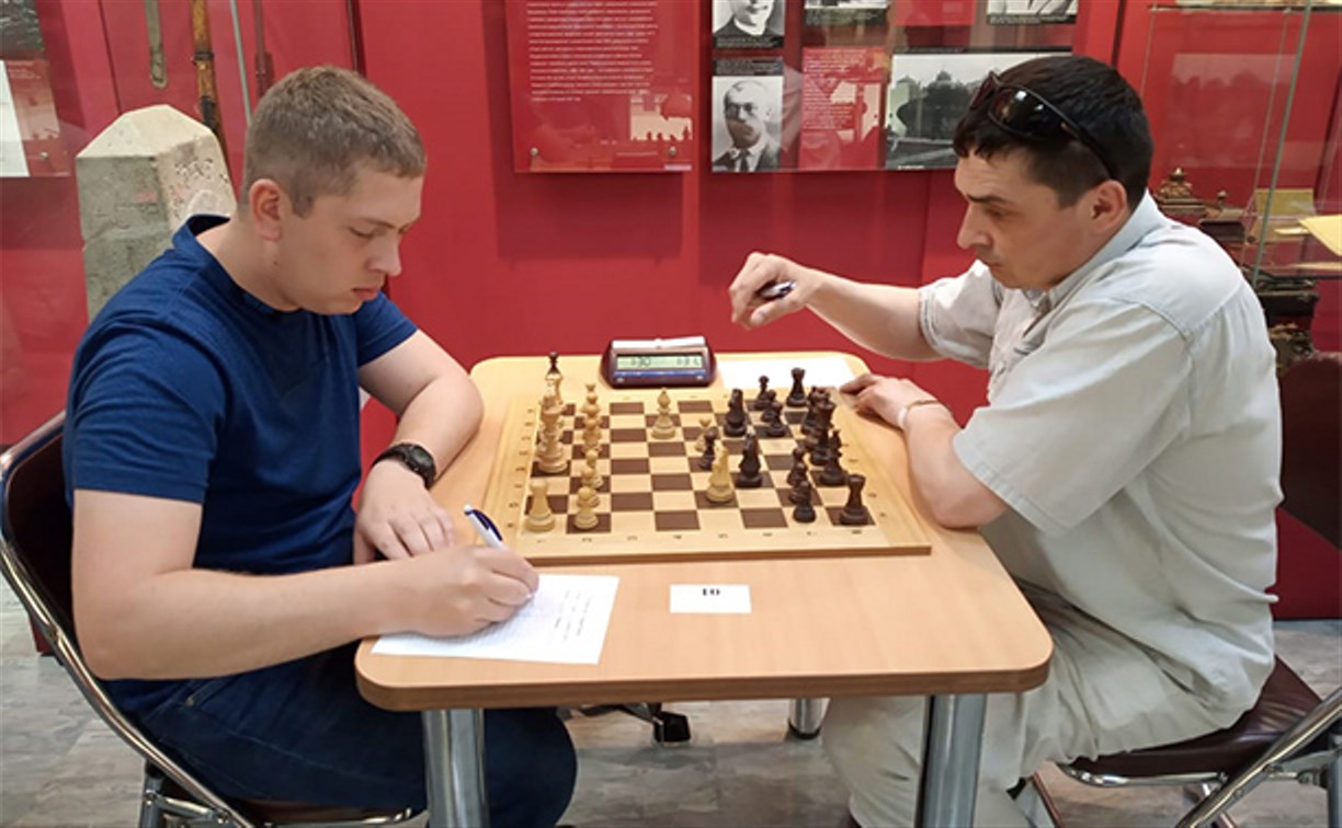 На шахматном турнире в Южно-Сахалинске лидеры сегодня потерпят первые поражения
