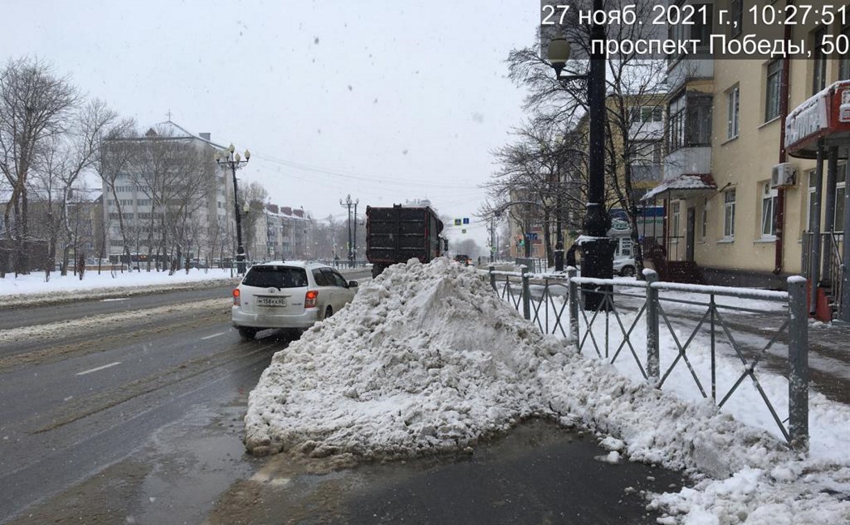 Мэрия осталась недовольна качеством очистки дорог Южно-Сахалинска от снежной каши