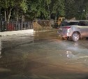 В центре Южно-Сахалинска устраняют крупную аварию на водопроводе