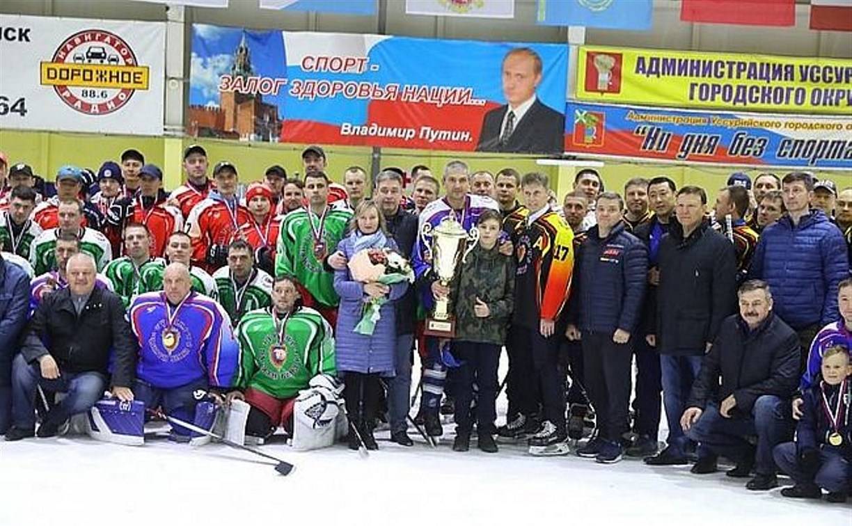 Сахалинские хоккеисты заняли второе место на турнире в Уссурийске