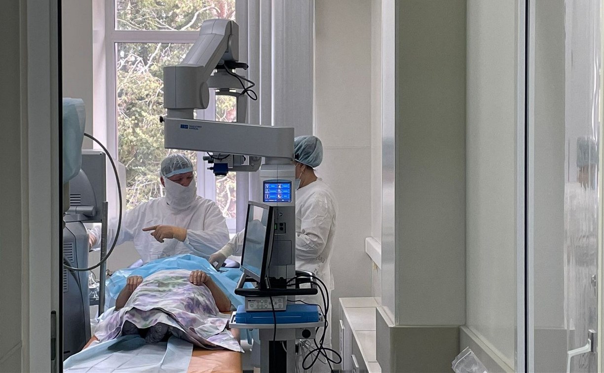 Новый высокоточный офтальмологический микроскоп появился в городской больнице Южно-Сахалинска 