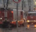 Одинокий маломобильный мужчина оказался в горящей квартире в Южно-Сахалинске