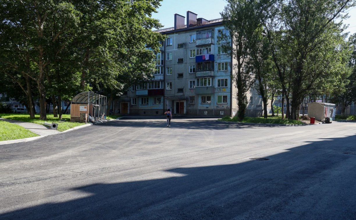 В Южно-Сахалинске продолжается капитальный ремонт дворов