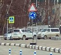 На новом кольце в Южно-Сахалинске дорожный знак установили вверх ногами