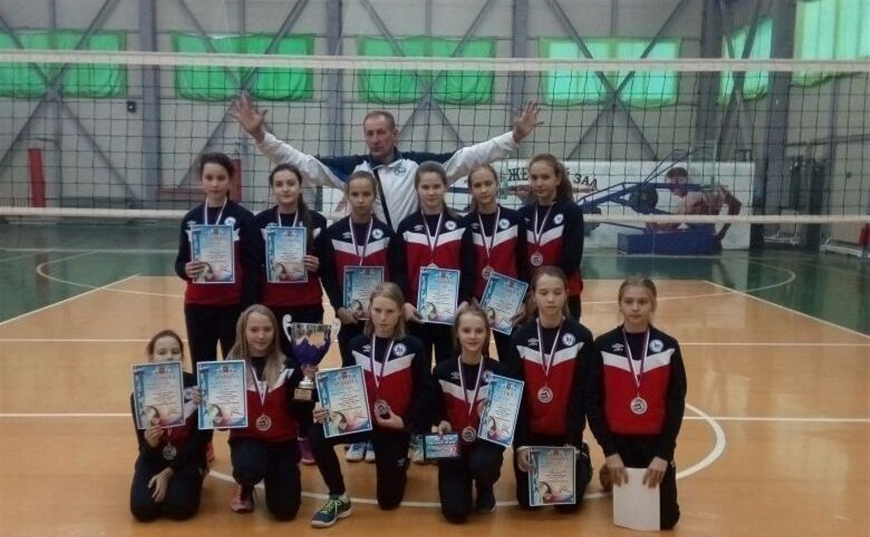 Юные сахалинские волейболистки стали победителями дальневосточного турнира