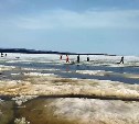 "Лёд отошёл": спасатели разогнали рыбаков с озера Изменчивого