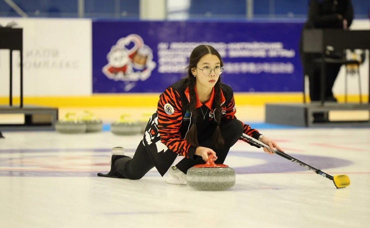 Сахалинские кёрлингисты завоевали два золота и бронзу на домашнем чемпионате ДФО