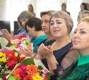 Накануне Дня учителя педагогам Сахалина вручили премии и присвоили почетные звания
