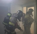 Команда сахалинских пожарных ночью тушила горящий велосипед 