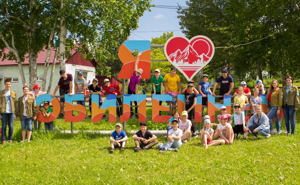 Студенты из Амурской области начали работать в летних лагерях Сахалина
