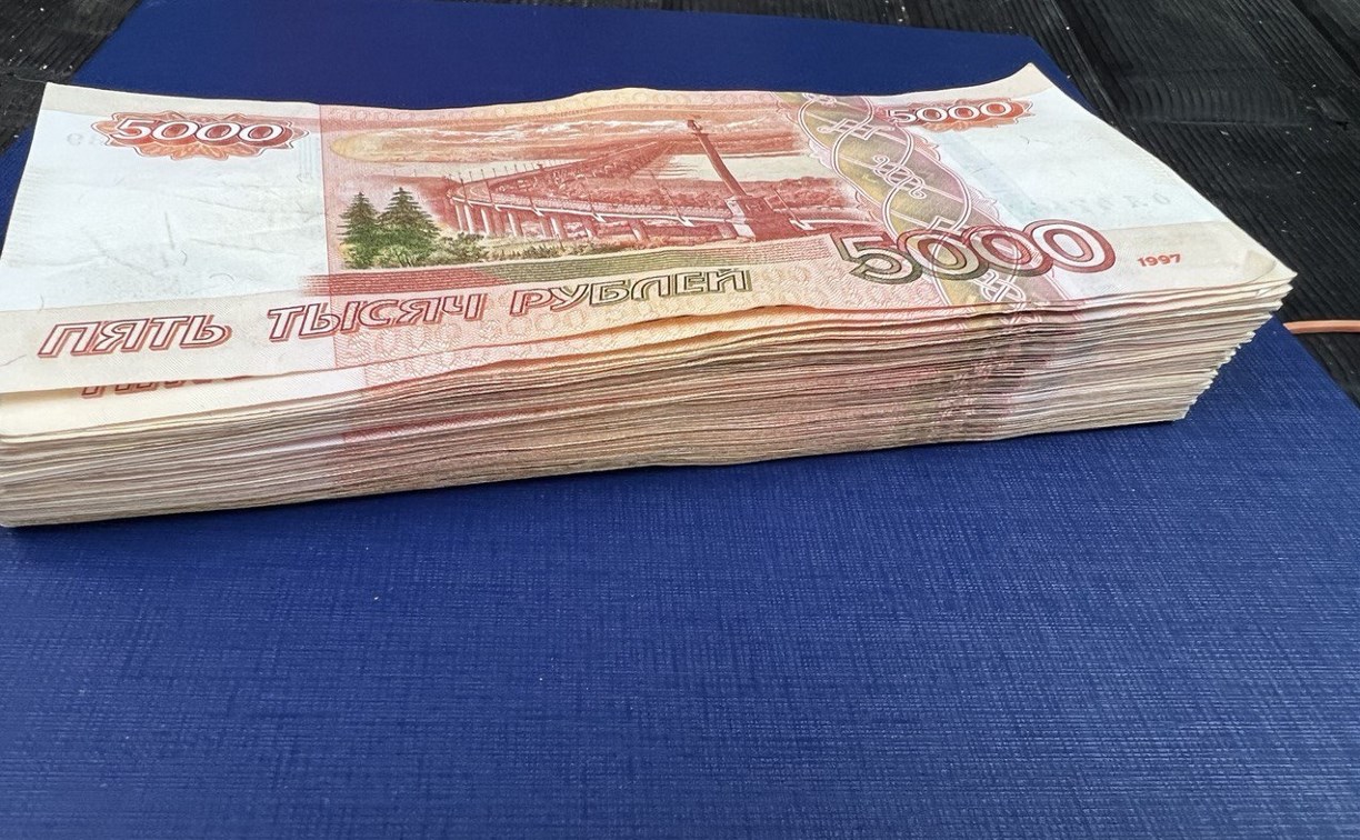 Трое сахалинцев за подкуп в 720 тысяч рублей помогли охранной фирме выиграть контракты 