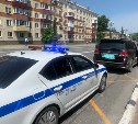 Автомобили эвакуировали с дороги в районе онкологического диспансера в Южно-Сахалинске