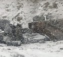 Военный "Урал" разбился на Холмском перевале